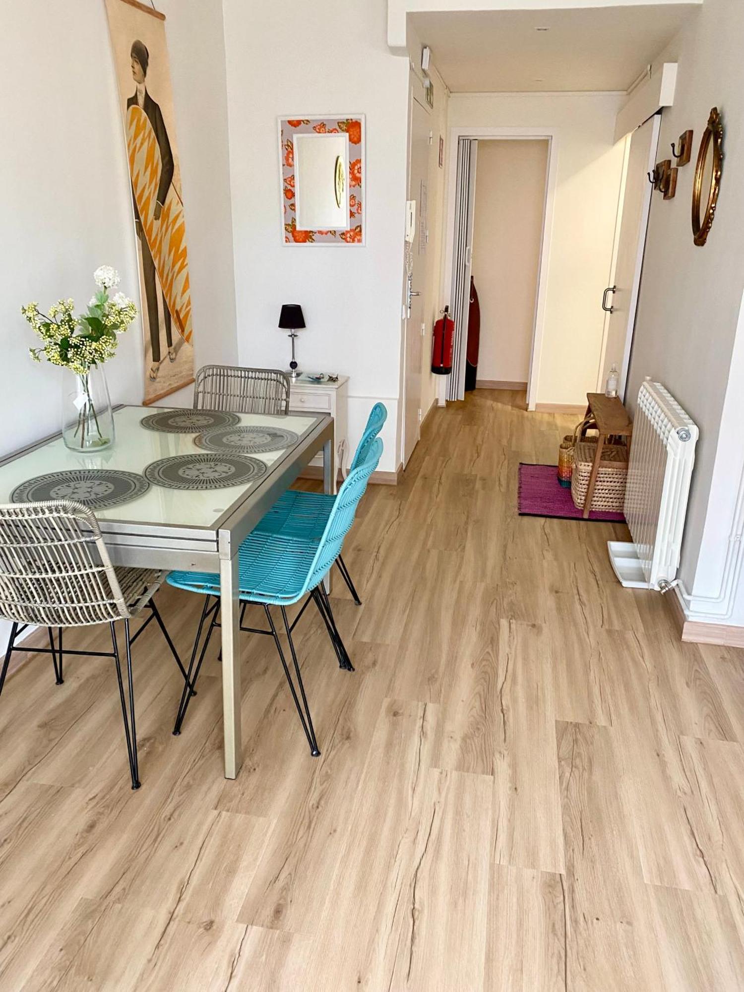 Seaside In Steps From Beaches With Private Patio Sitges