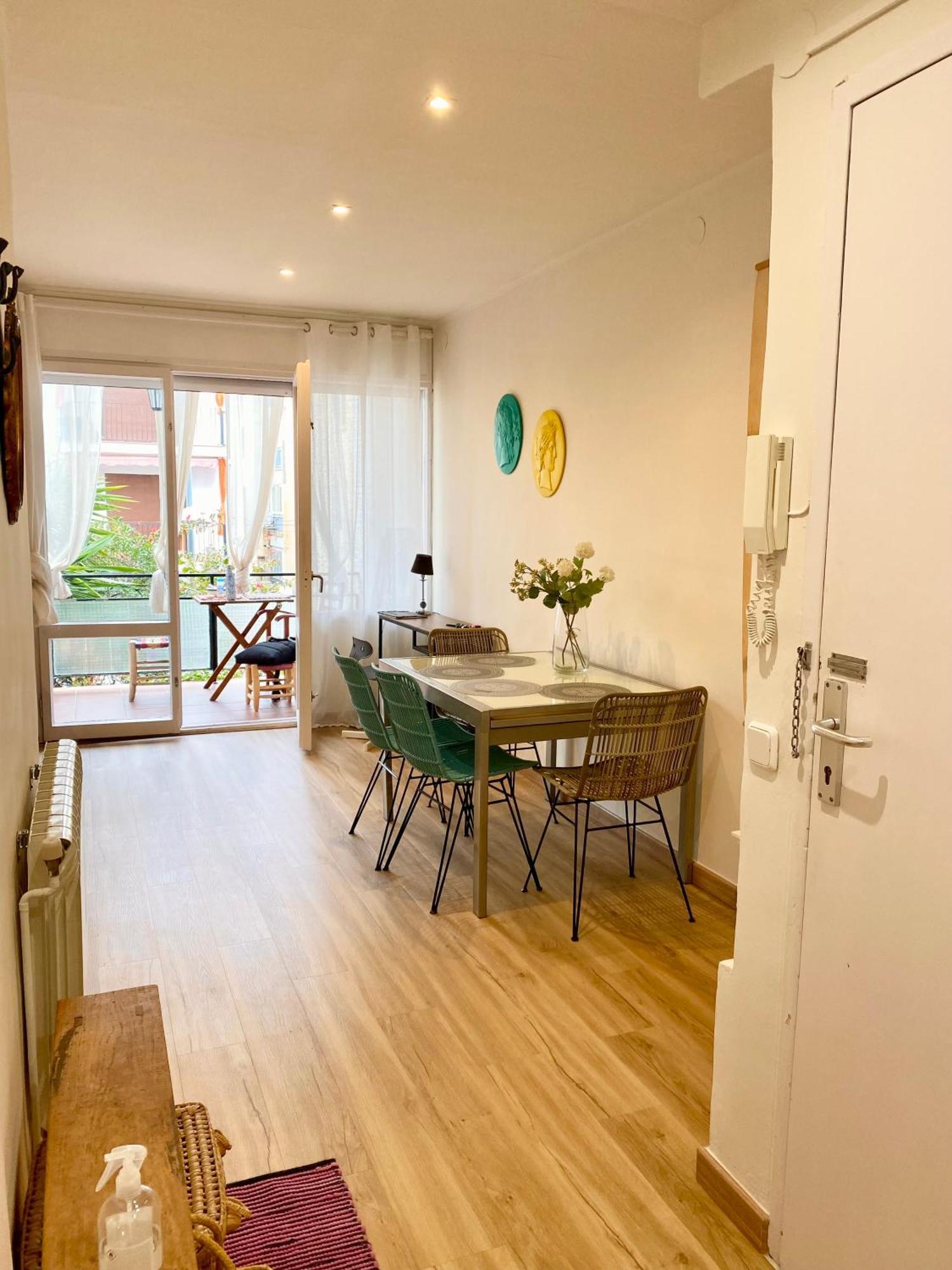 Apartment Seaside In Steps From Beaches With Private Patio Sitges