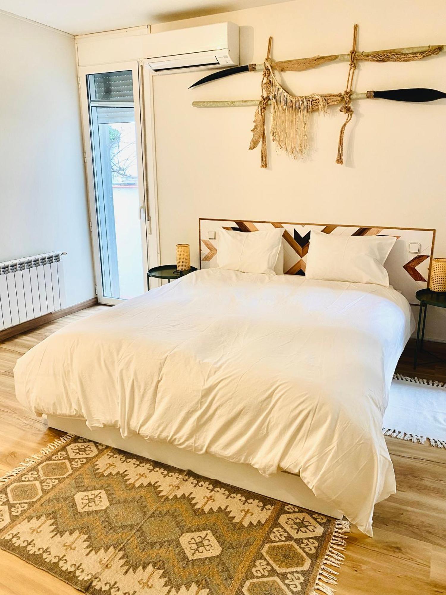 Seaside In Steps From Beaches With Private Patio *