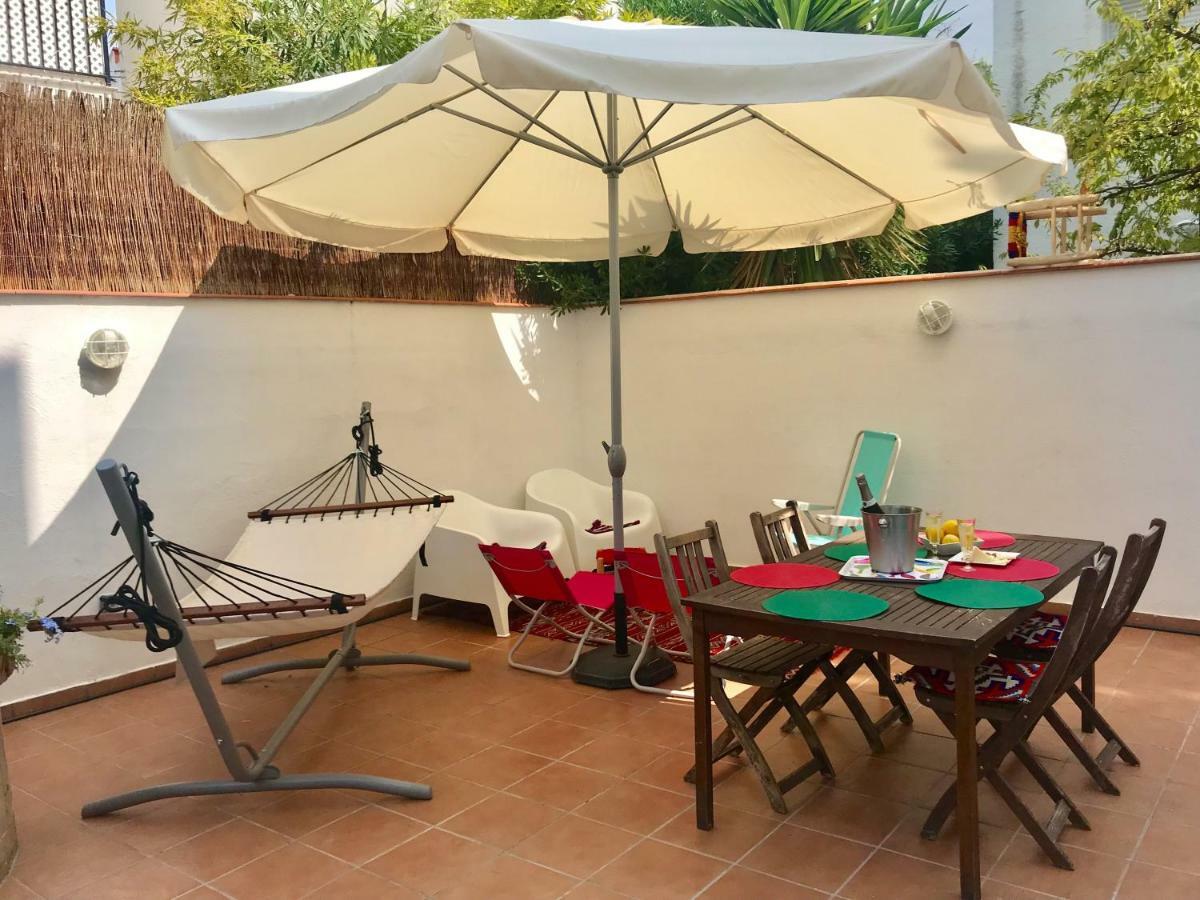 Seaside In Steps From Beaches With Private Patio