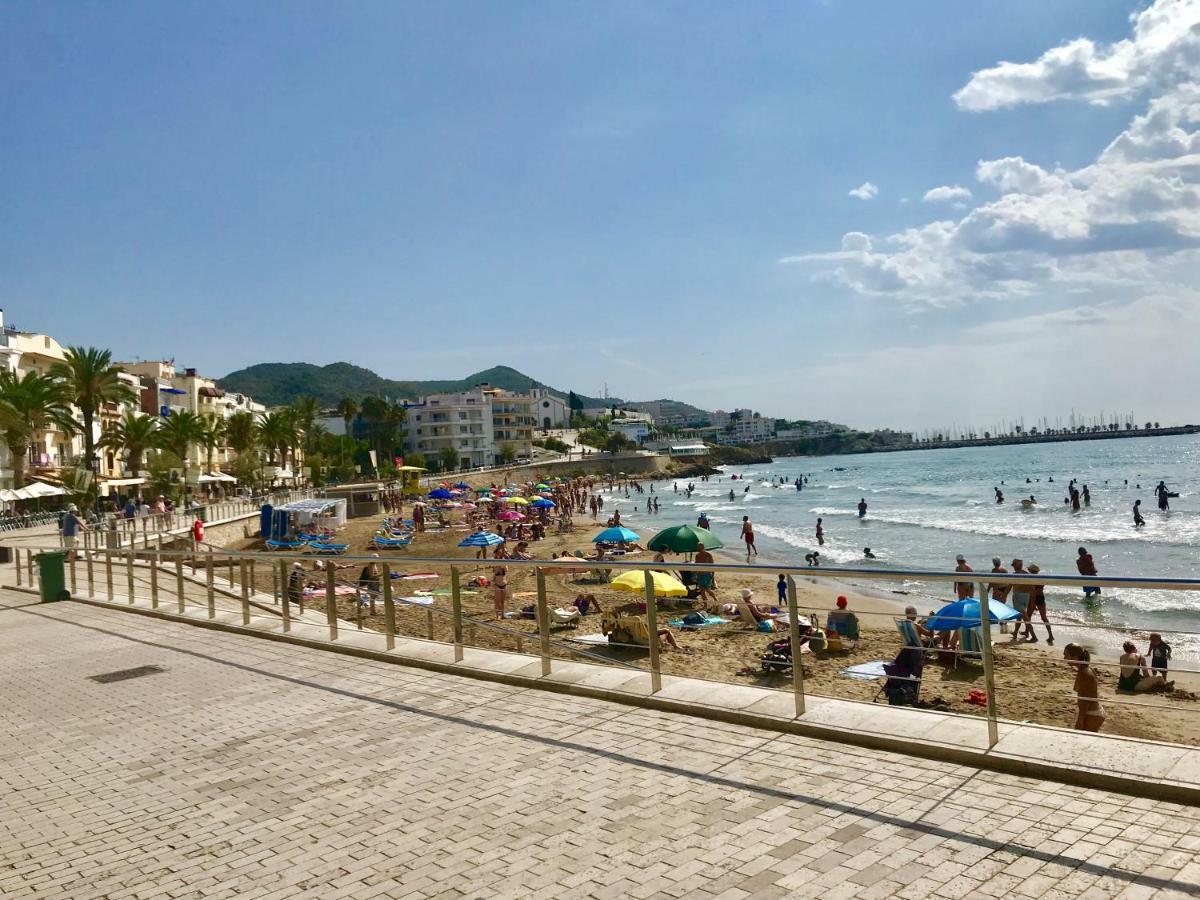Seaside In Steps From Beaches With Private Patio Sitges