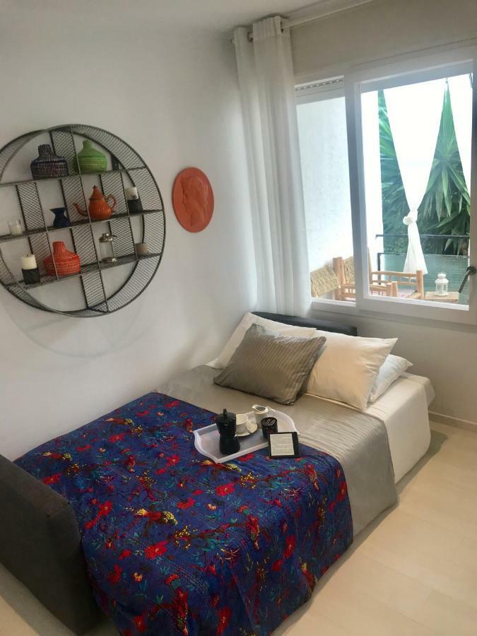 Apartment Seaside In Steps From Beaches With Private Patio Sitges