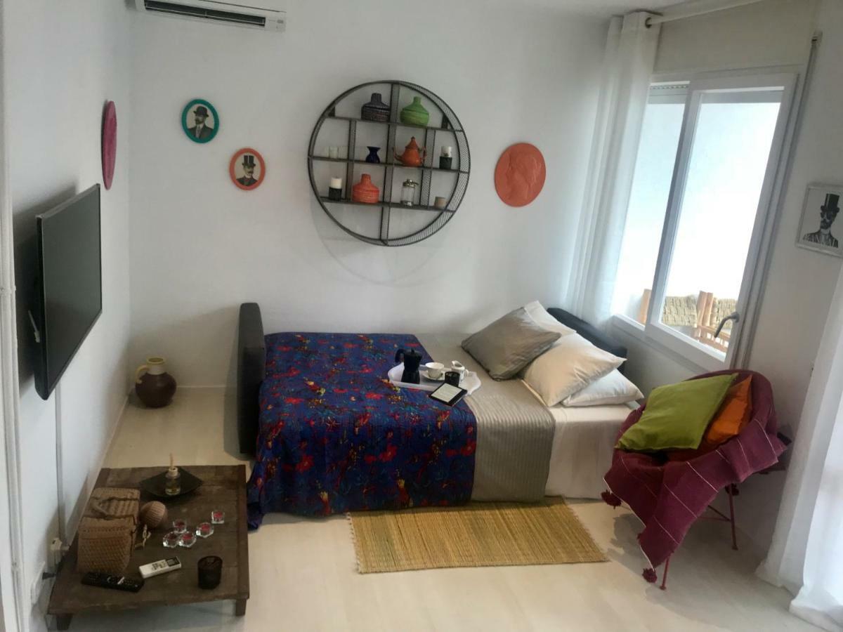 Seaside In Steps From Beaches With Private Patio